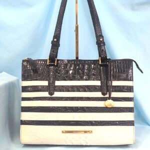 🔷 EUC Brahmin Anywhere Tote in Black Corsica
